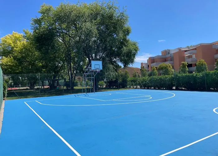 Apartment Poolside Serenity-beahost