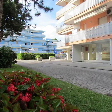 Poolside Serenity - Beahost Apartment Bibione