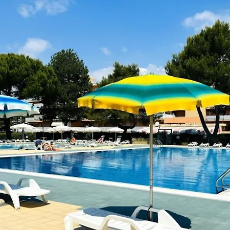 Apartment Poolside Serenity-beahost *